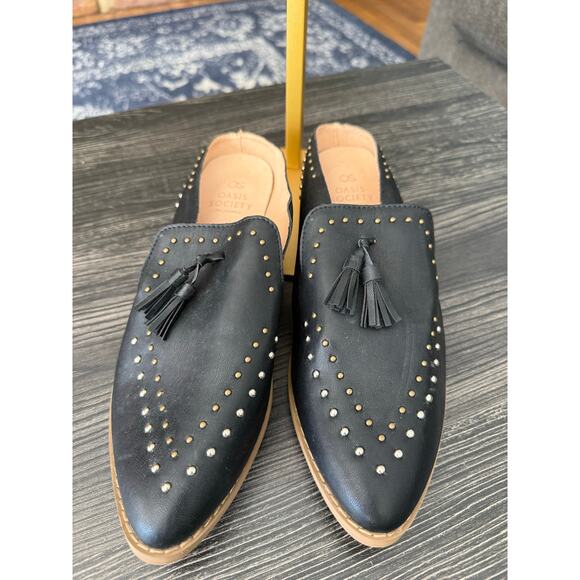 Oasis Society Shoes - NWOT Oasis Society Los Angeles Pointed Toe Black Studded Mules SZ. 9